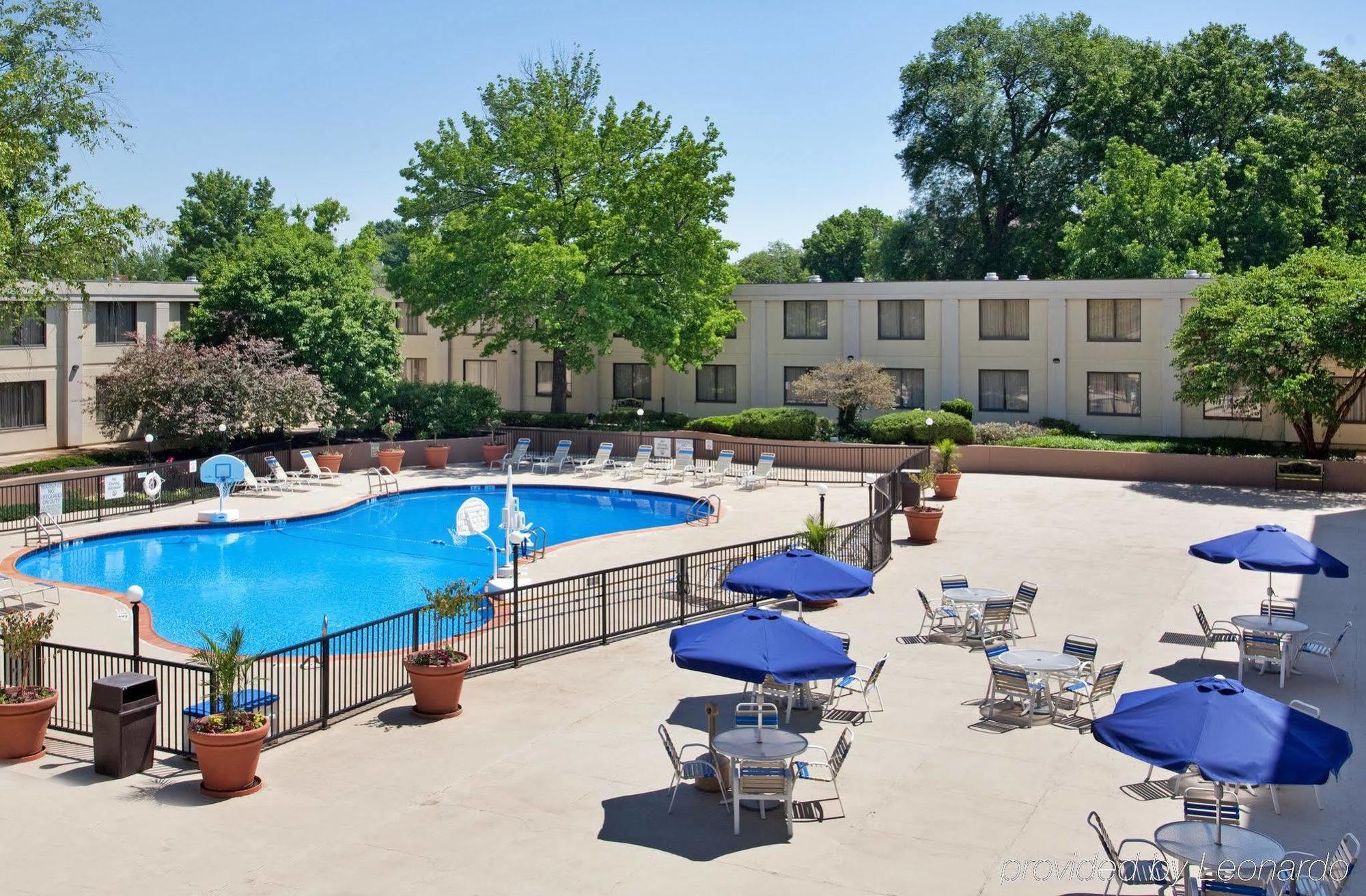 Holiday Inn Country Club Plaza Kansas City Exterior photo